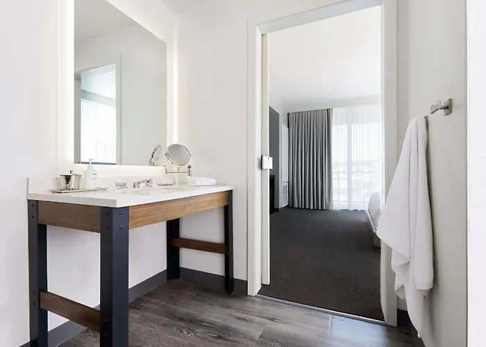Archer Hotel Boston/Burlington