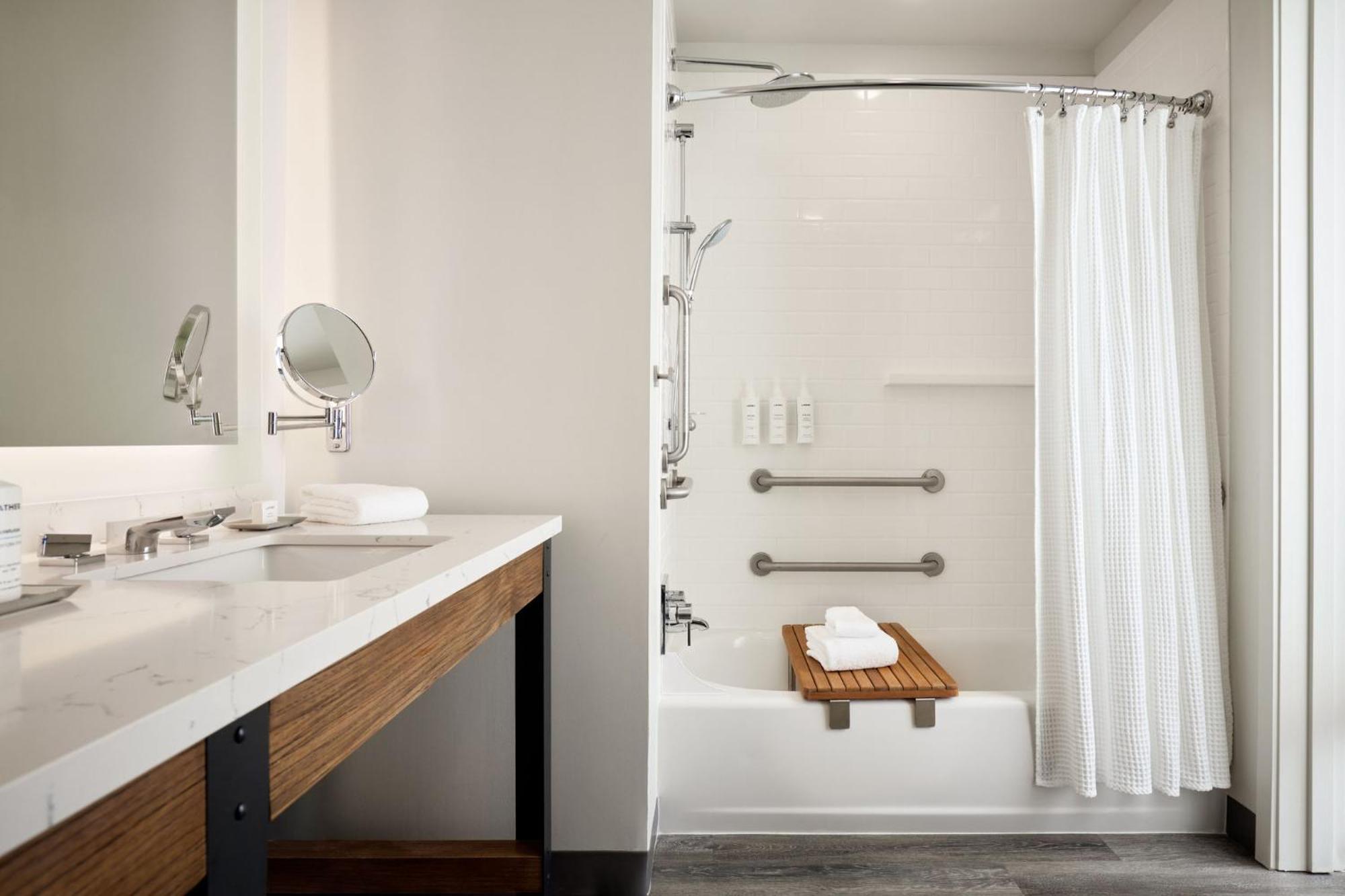 Hotel Archer Boston/burlington 4*